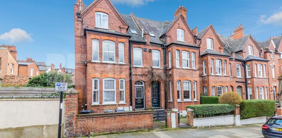 			2 Bedroom, 1 bath, 1 reception Flat			 Bramshill Gardens, Kentish Town